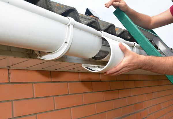 Gutter Maintenance in Warren