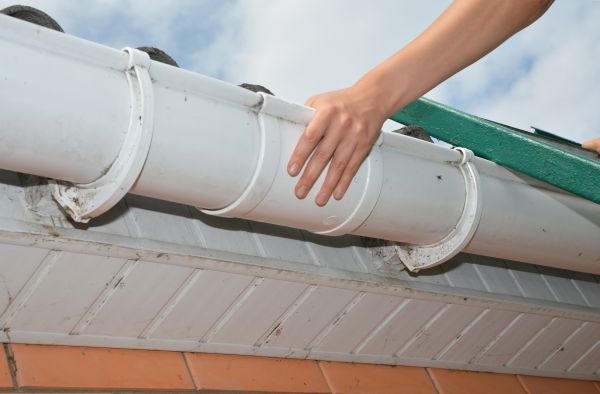 Gutter Reattachment in Warren