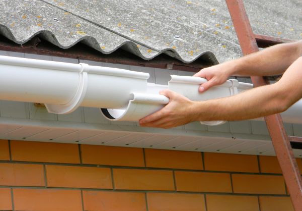 Cost of Gutter Hanging in Warren